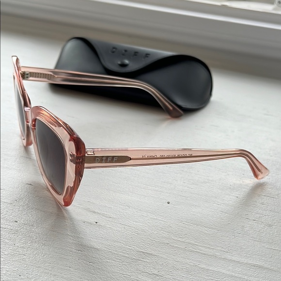 DIFF NWOT Raven Designer Cat Eye Sunglasses for Women UV400 Protection - Picture 5 of 11